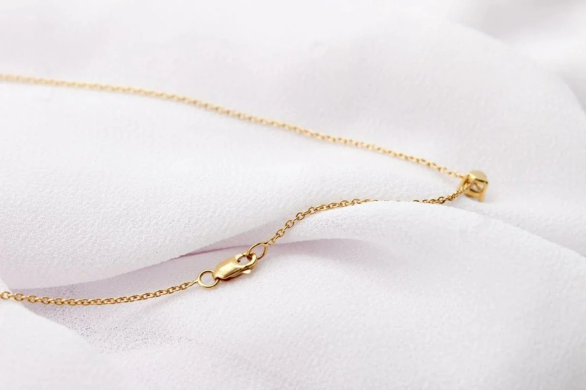Collier point lumineux en or jaune 750 et diamant - Image 4