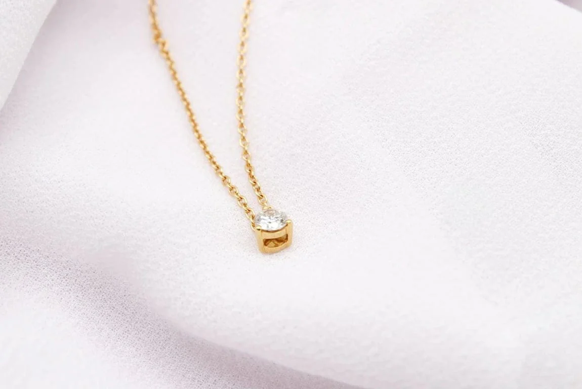 Collier point lumineux en or jaune 750 et diamant - Image 7