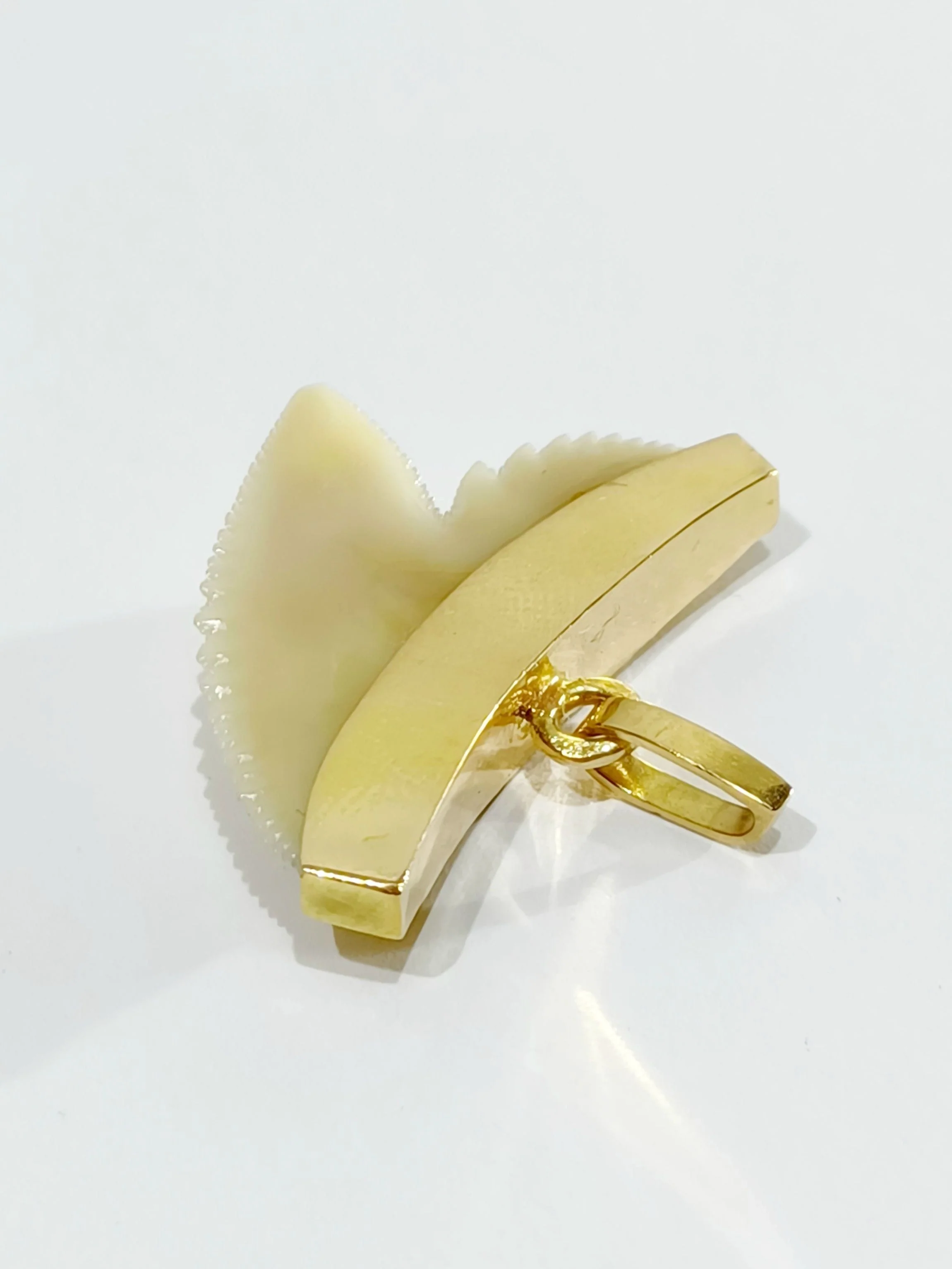 Yellow gold shark tooth pendant - Image 9