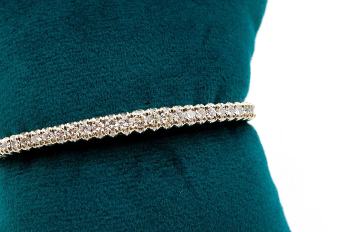 White gold bangle bracelet with diamonds  - Image 5