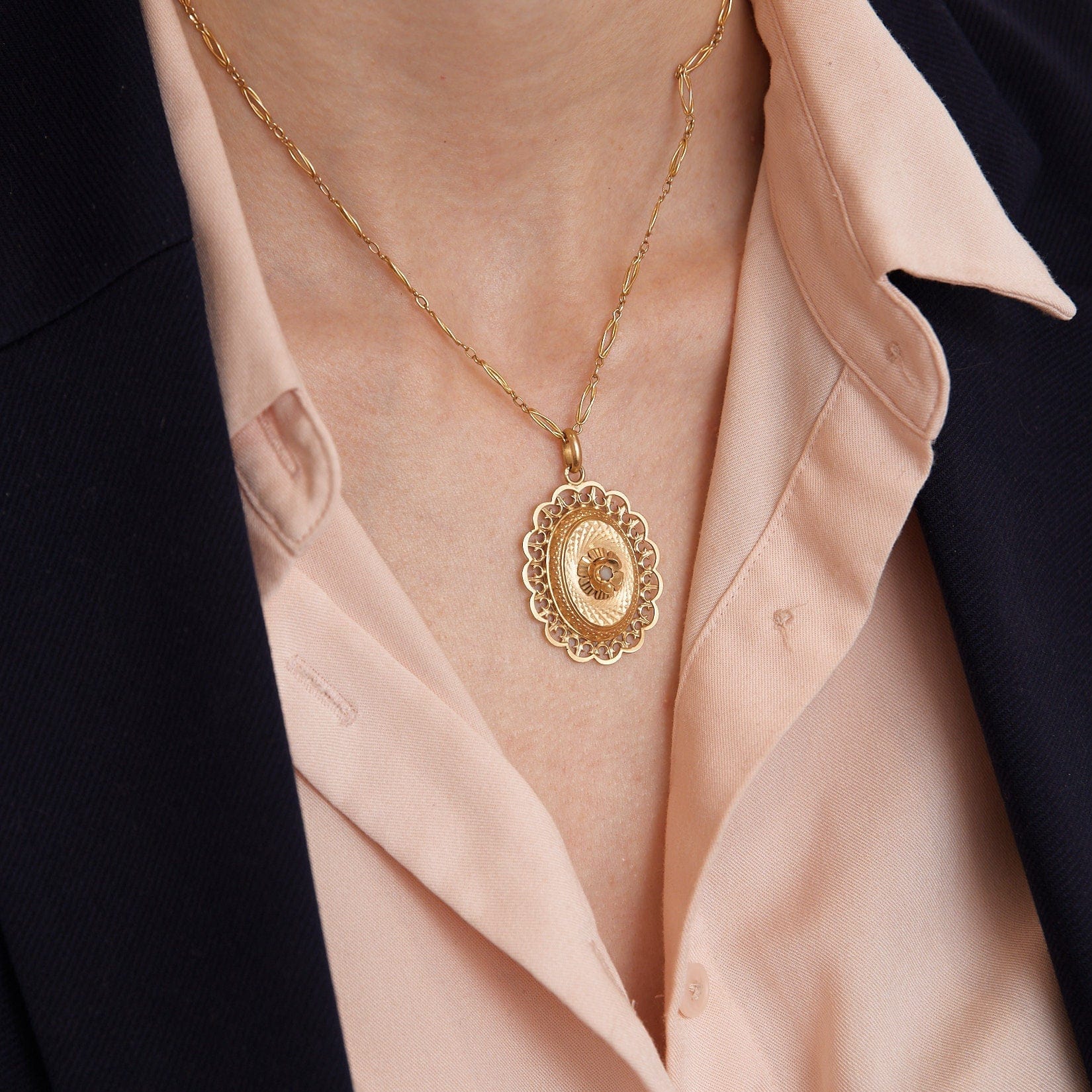 Yellow gold flower pendant - Image 2