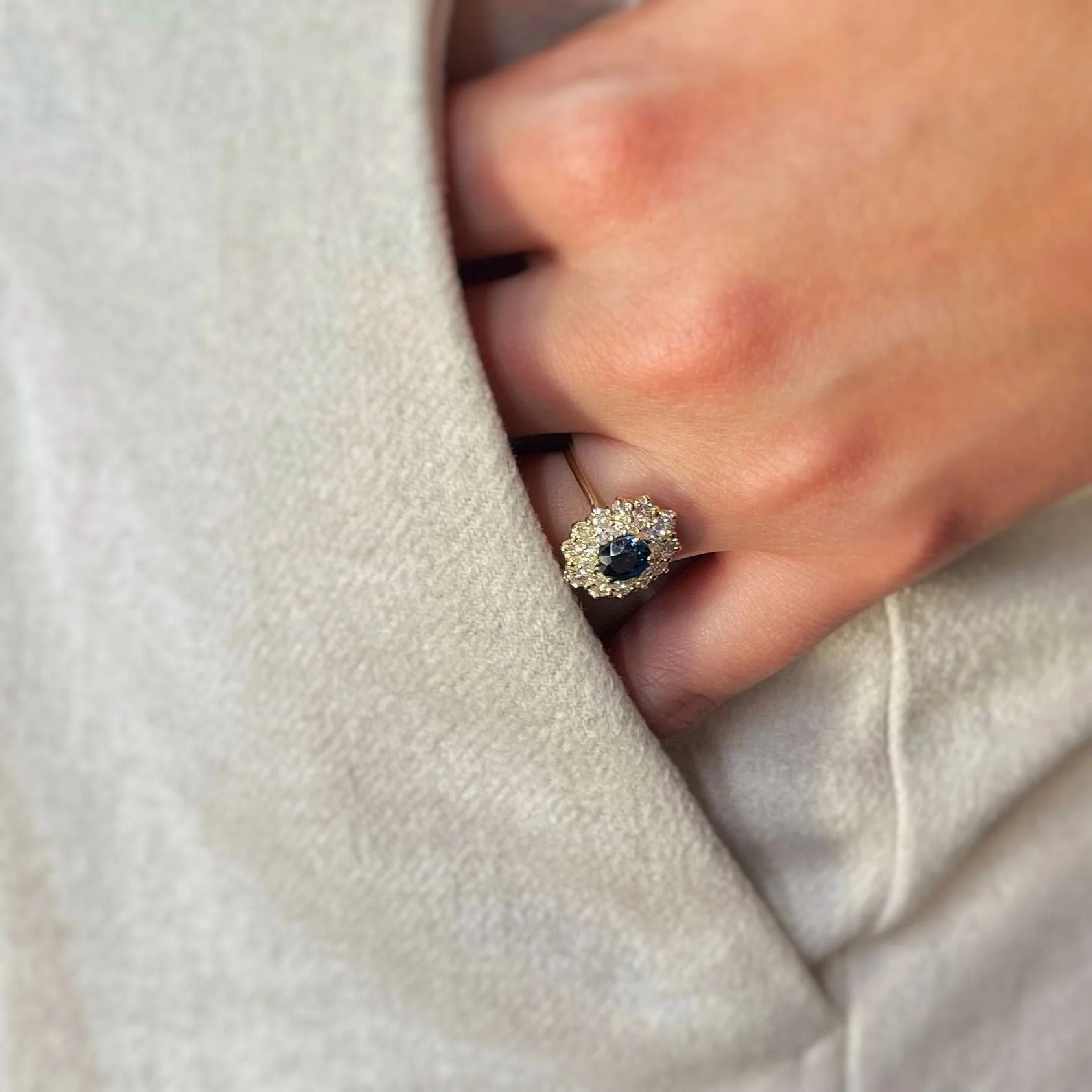 Gold sapphire diamond ring - Image 5