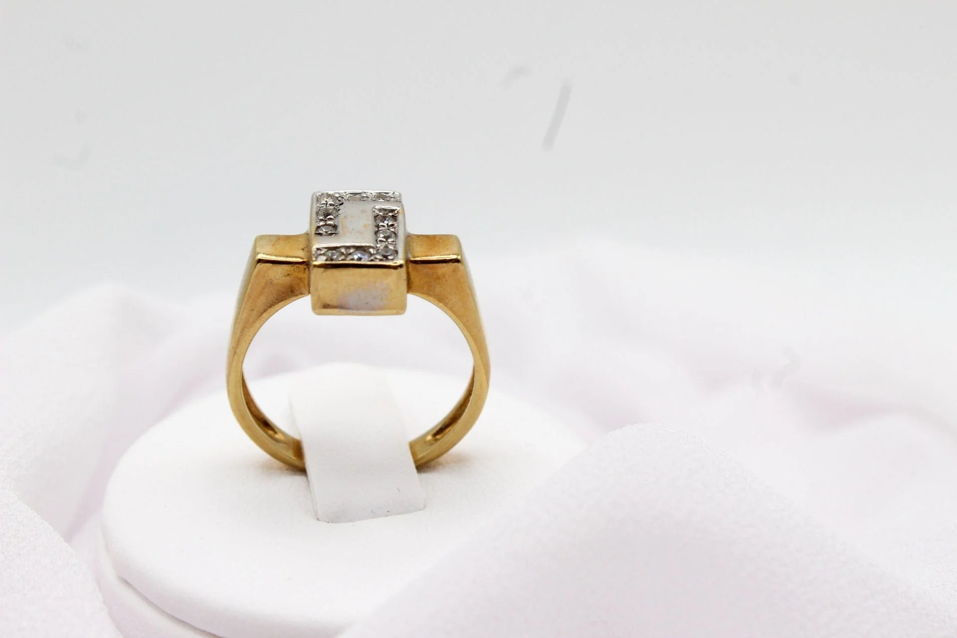 Rectangular ring paved with 11 diamonds in yellow gold and white gold  - Image 3