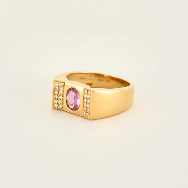 Yellow gold ring with pink sapphire and diamonds - Image 3