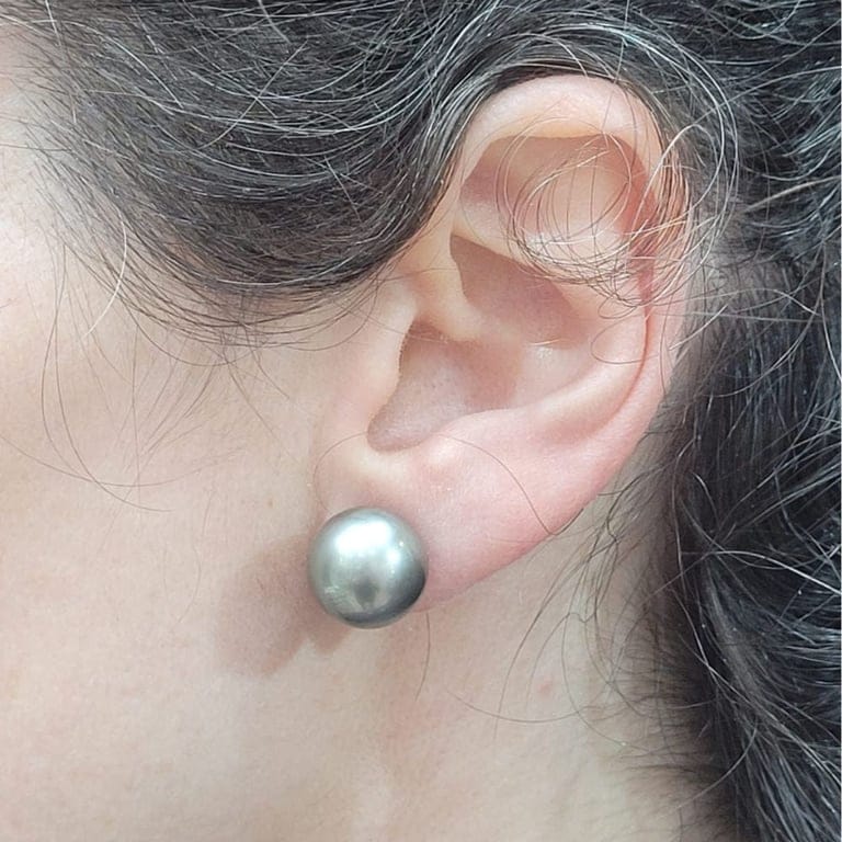 Tahitian pearl earrings in 18k white gold - Image 2