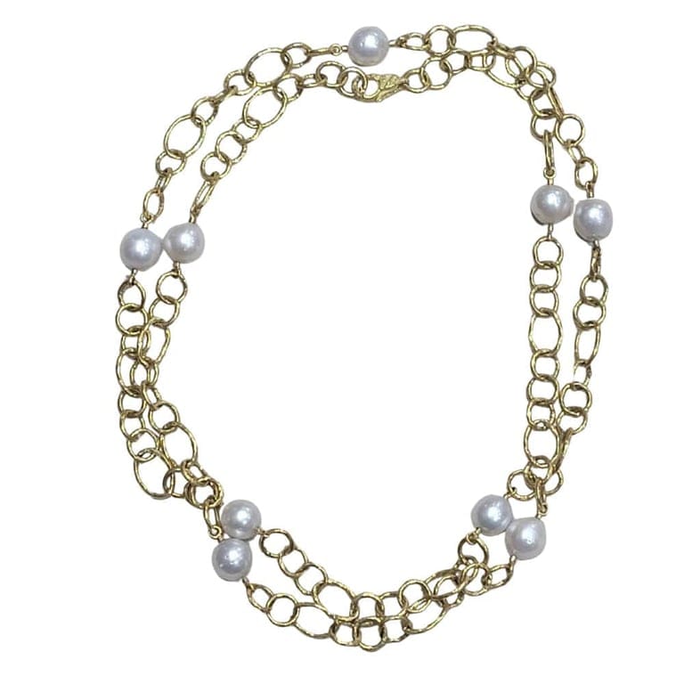 Link and pearl necklace