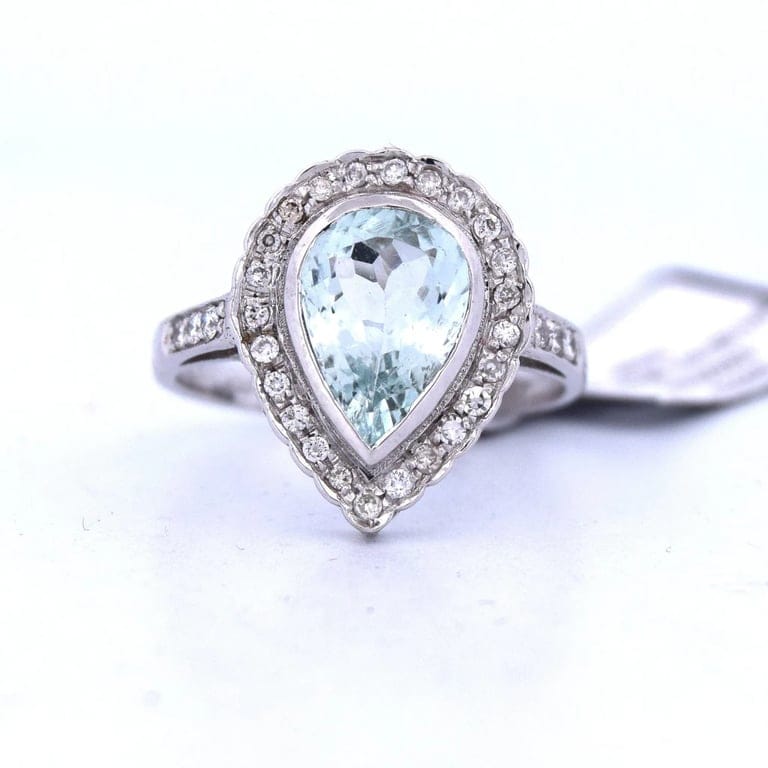 Ring in white gold with aquamarina and diamond