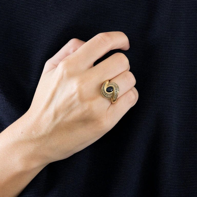 Yellow gold sapphire ring - Image 2