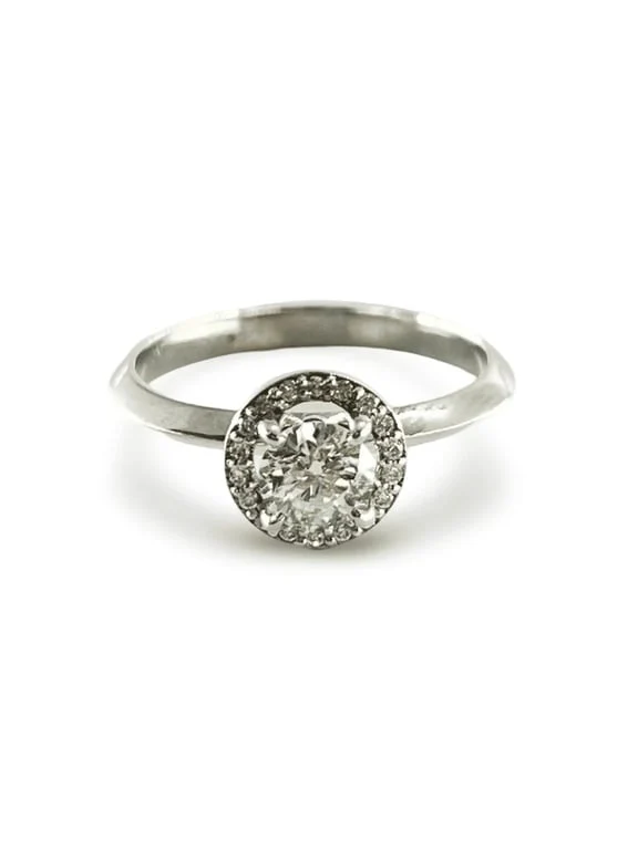 Solitaire ring in white gold and diamonds 0.59 ct