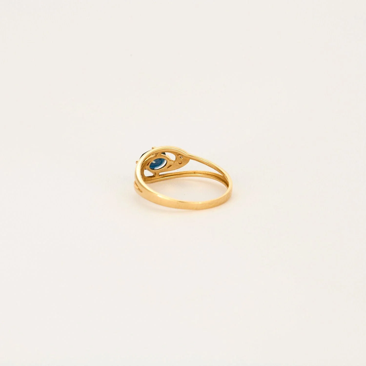 Yellow gold and white sapphire ring - Image 4