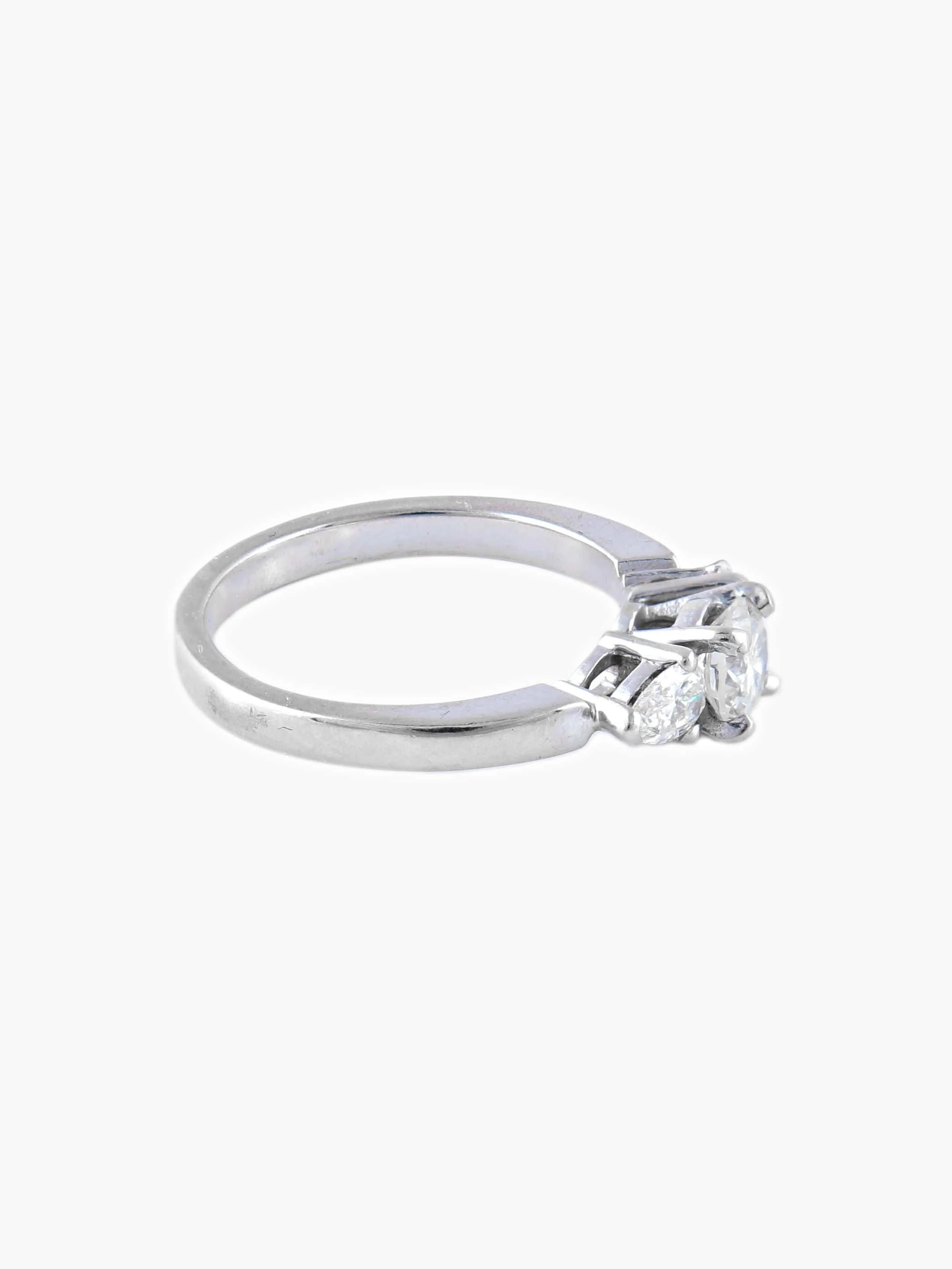 White Gold Diamond Solitaire Ring. - Image 4