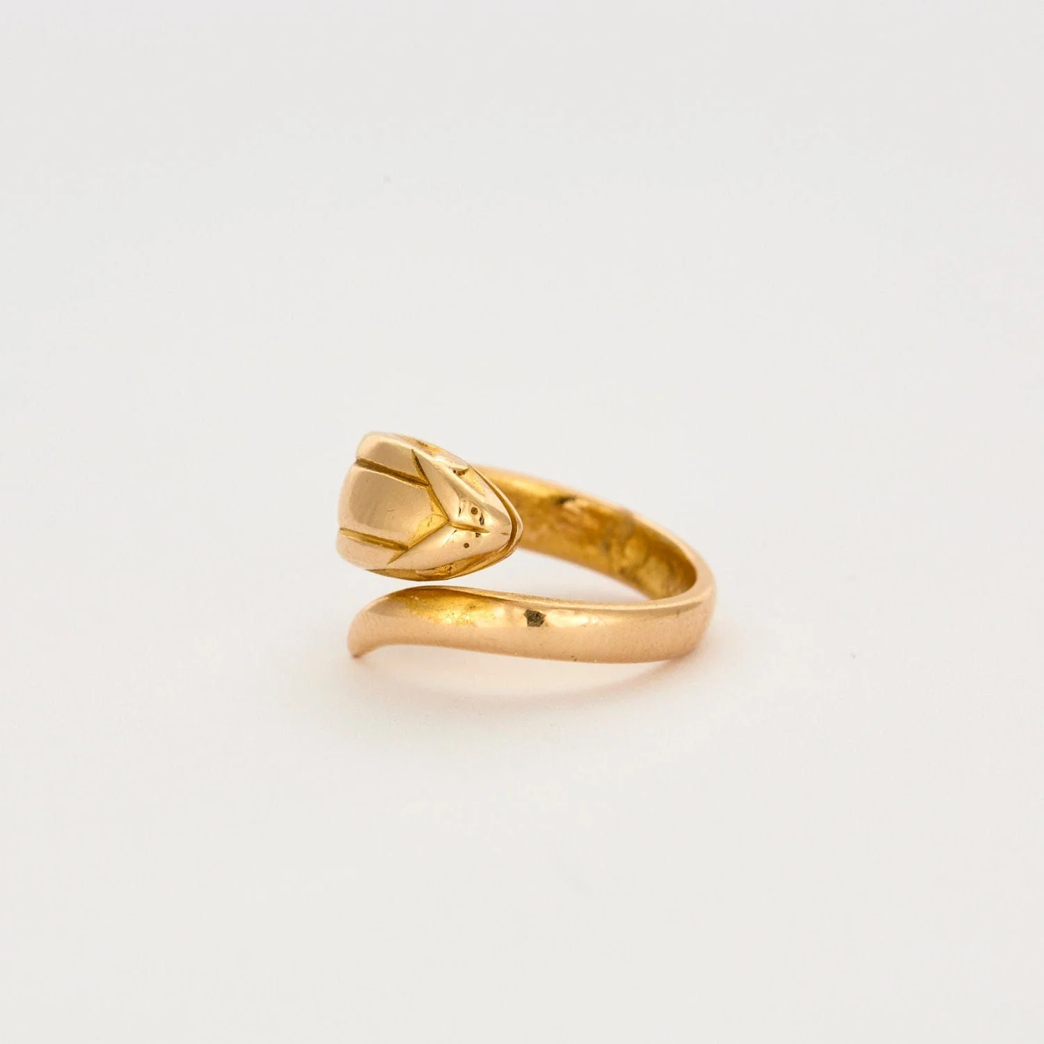 Yellow gold cobra ring