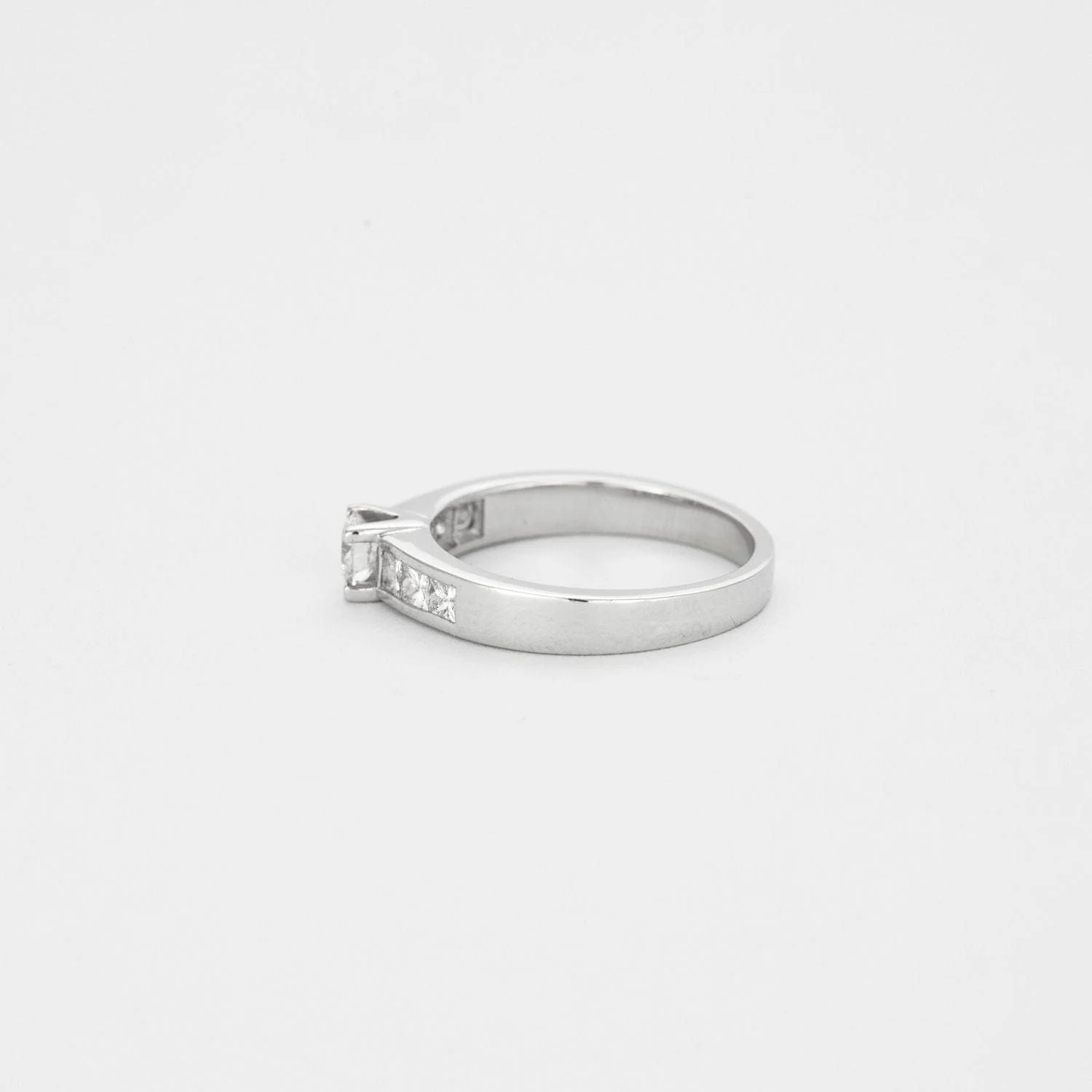White gold diamond solitaire - Image 3