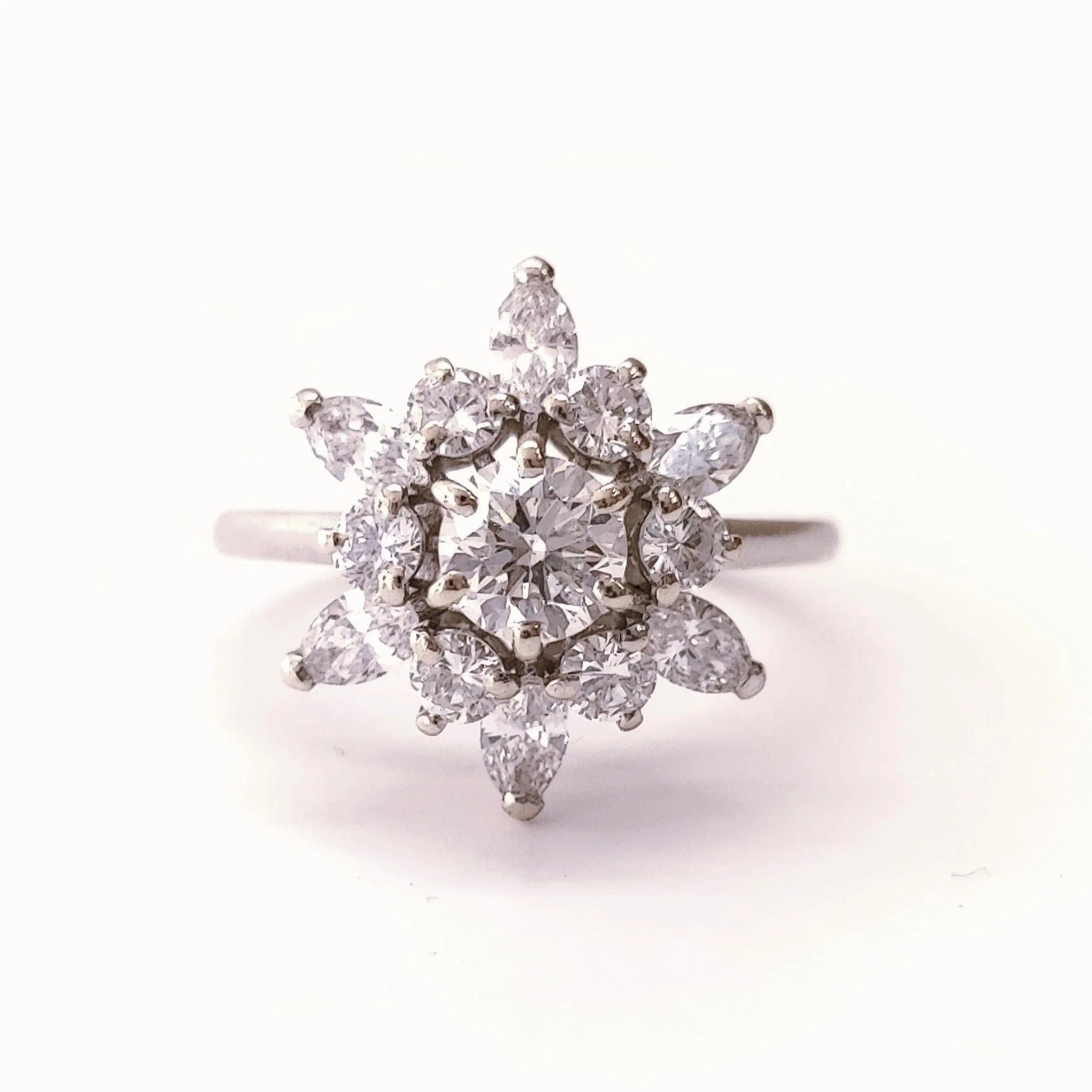 Snowflake ring in white gold & diamonds
