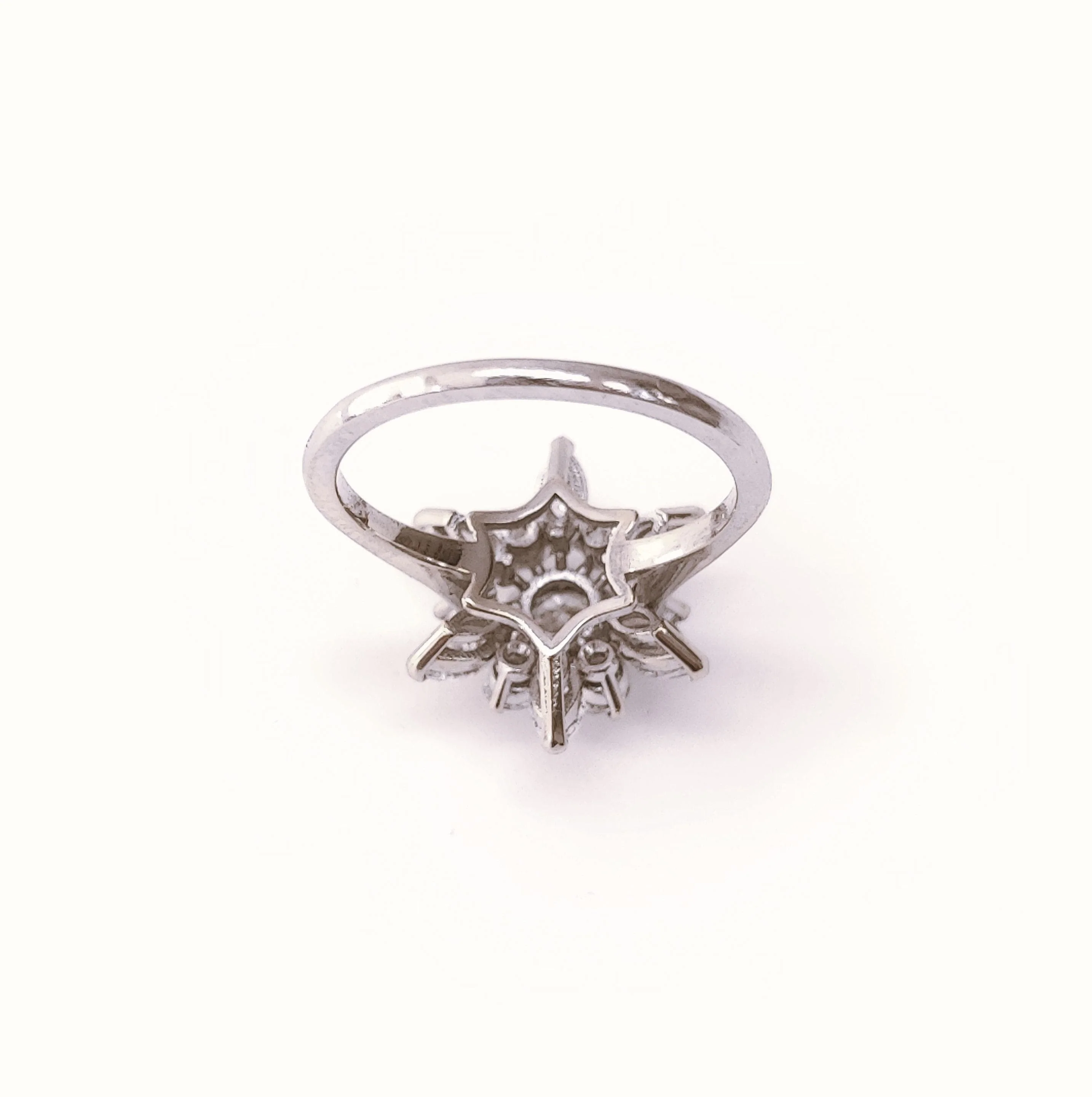 Snowflake ring in white gold & diamonds - Image 6