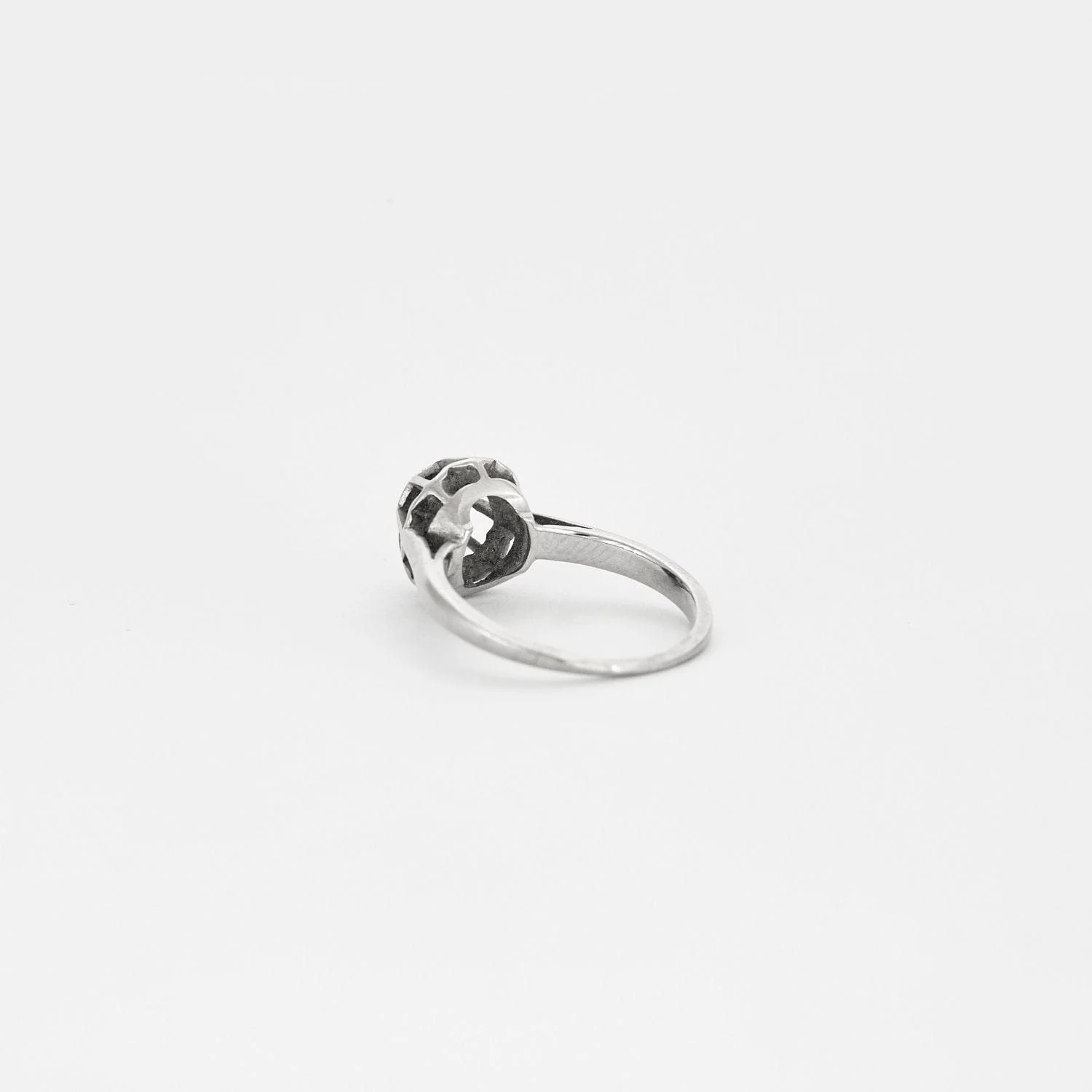 Solitaire ring with 0.40ct diamond dome - Image 4