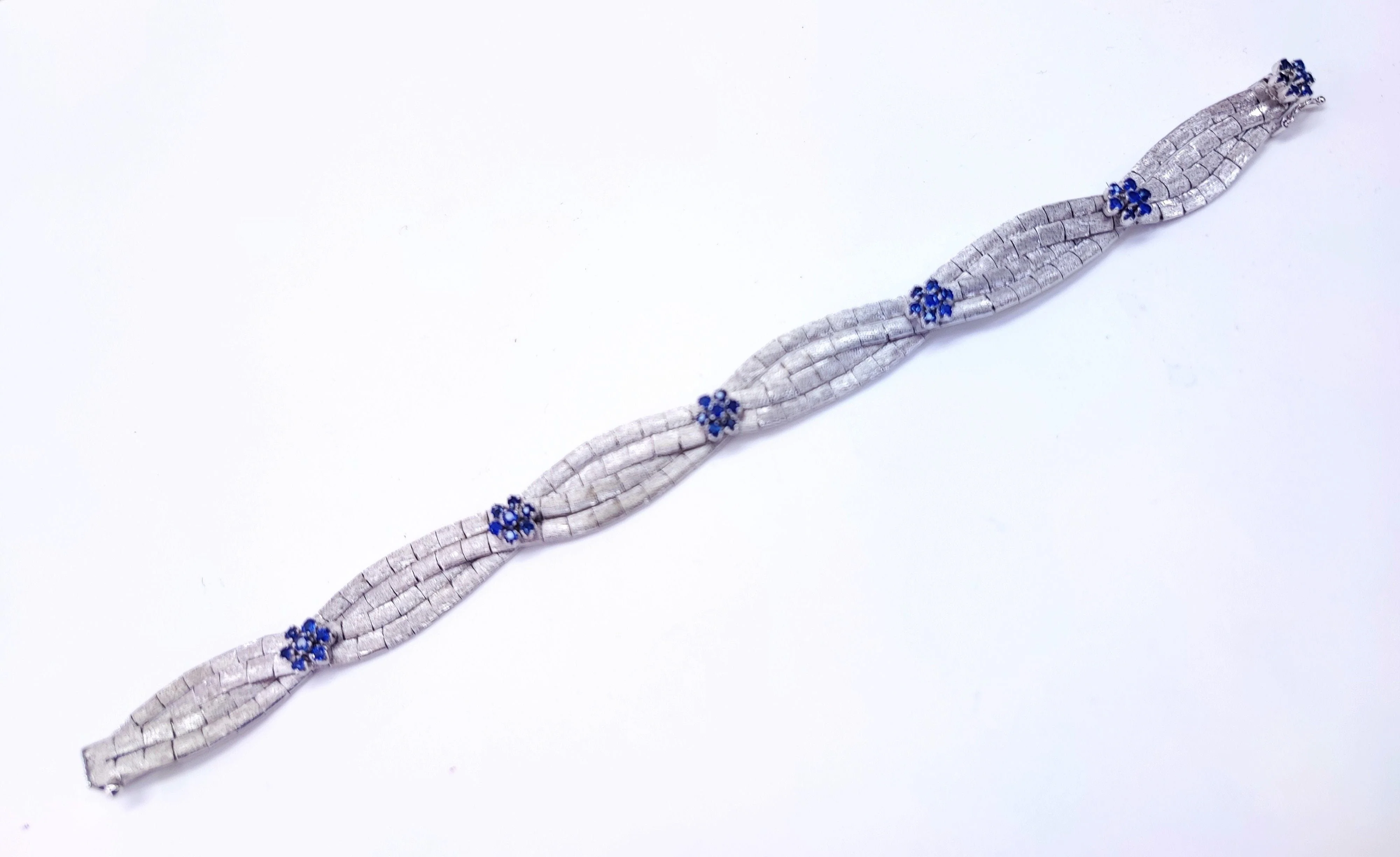 White gold sapphire bracelet - Image 4