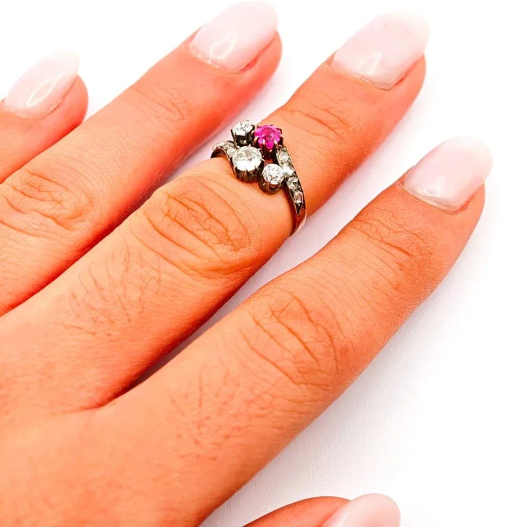 Yellow gold ring, rubies and diamonds - Image 2