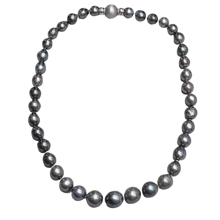 Tahitian pearl necklace