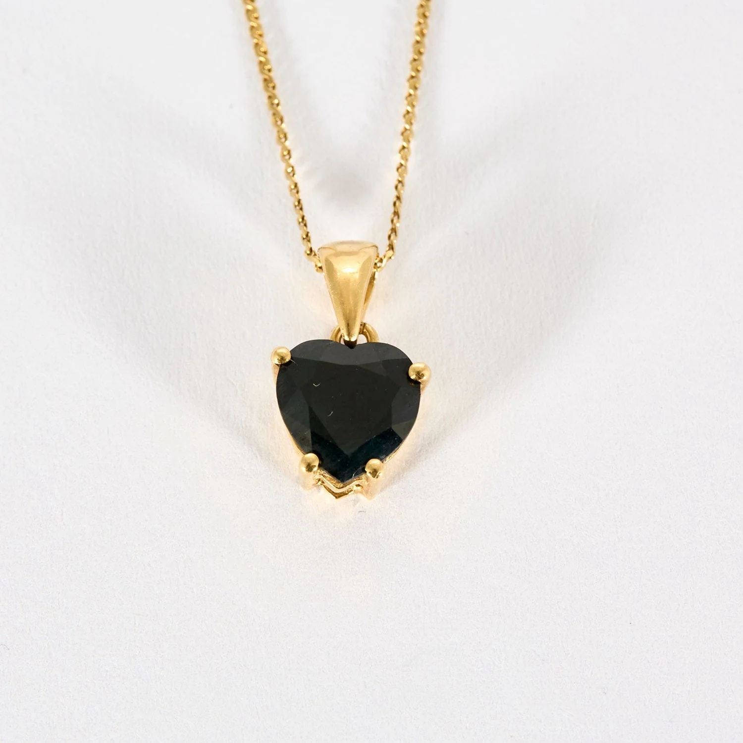 Yellow gold and sapphire heart necklace - Image 5