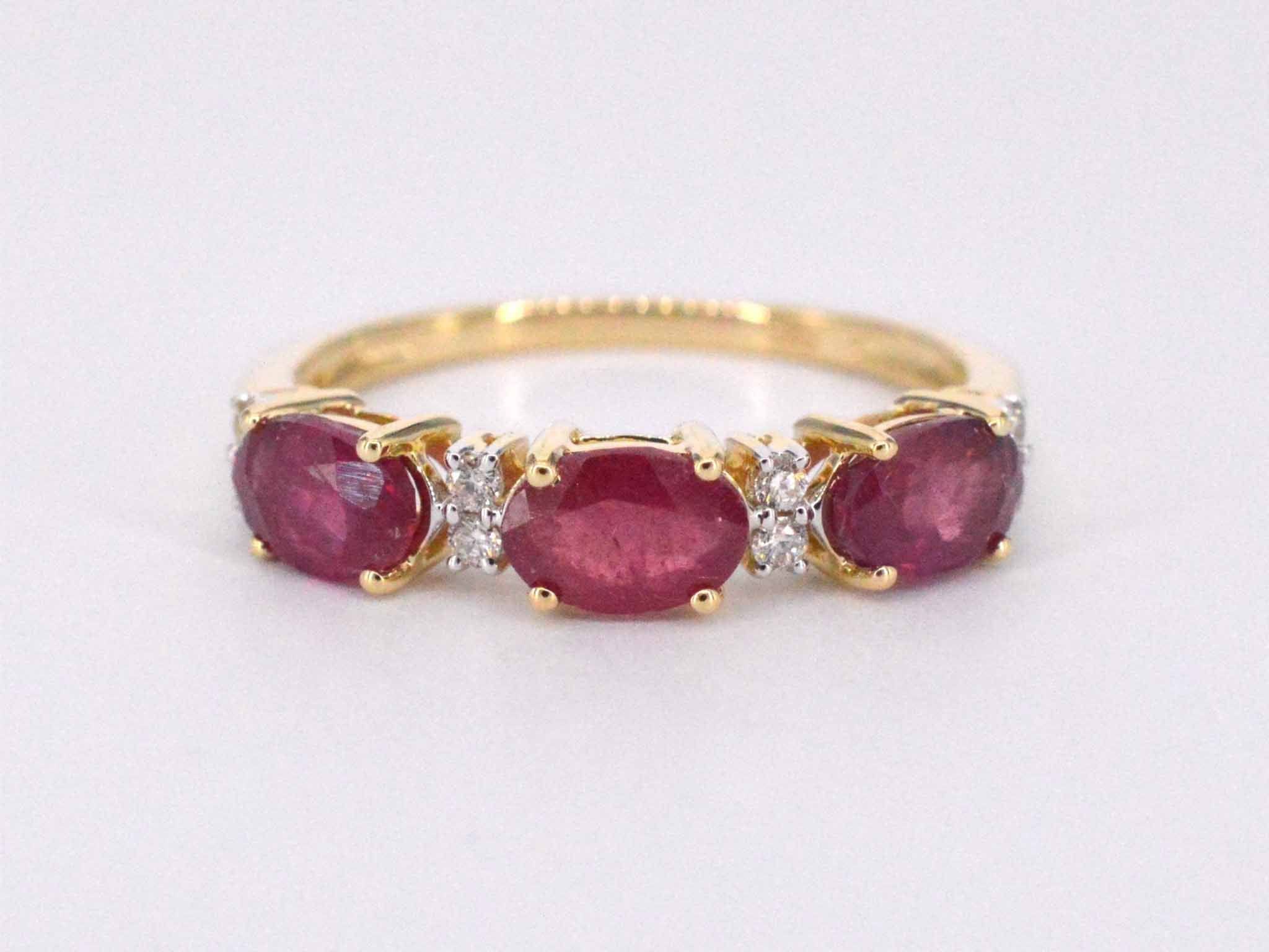 Gold ring with diamonds and ruby - Image 3