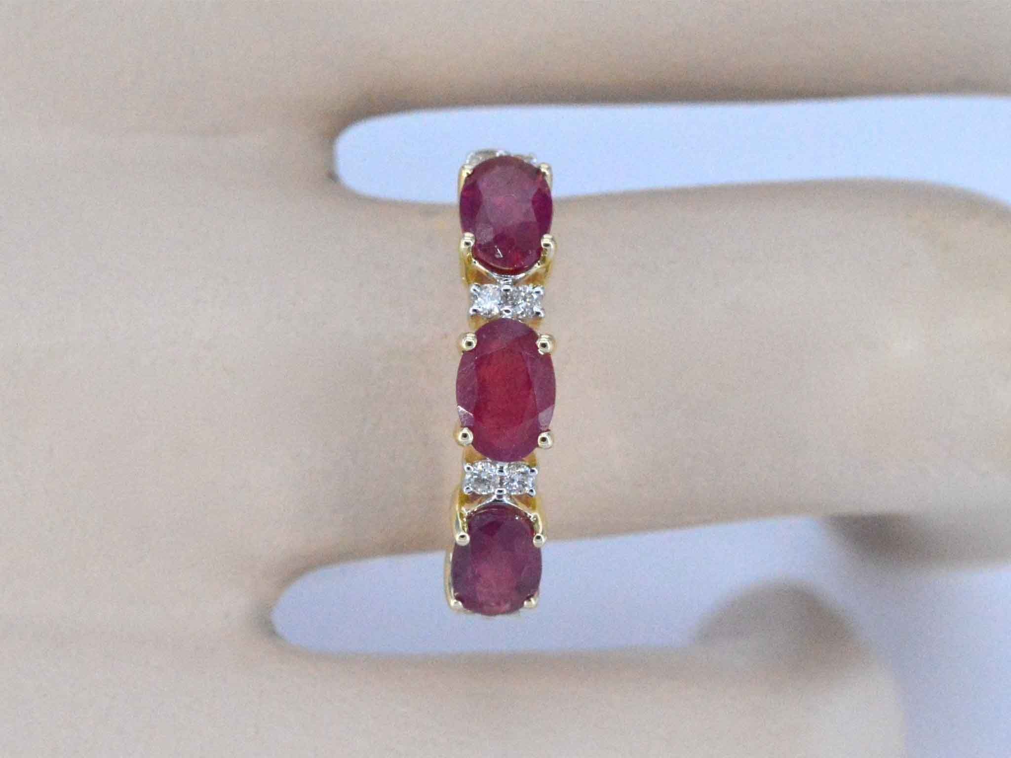 Gold ring with diamonds and ruby - Image 5