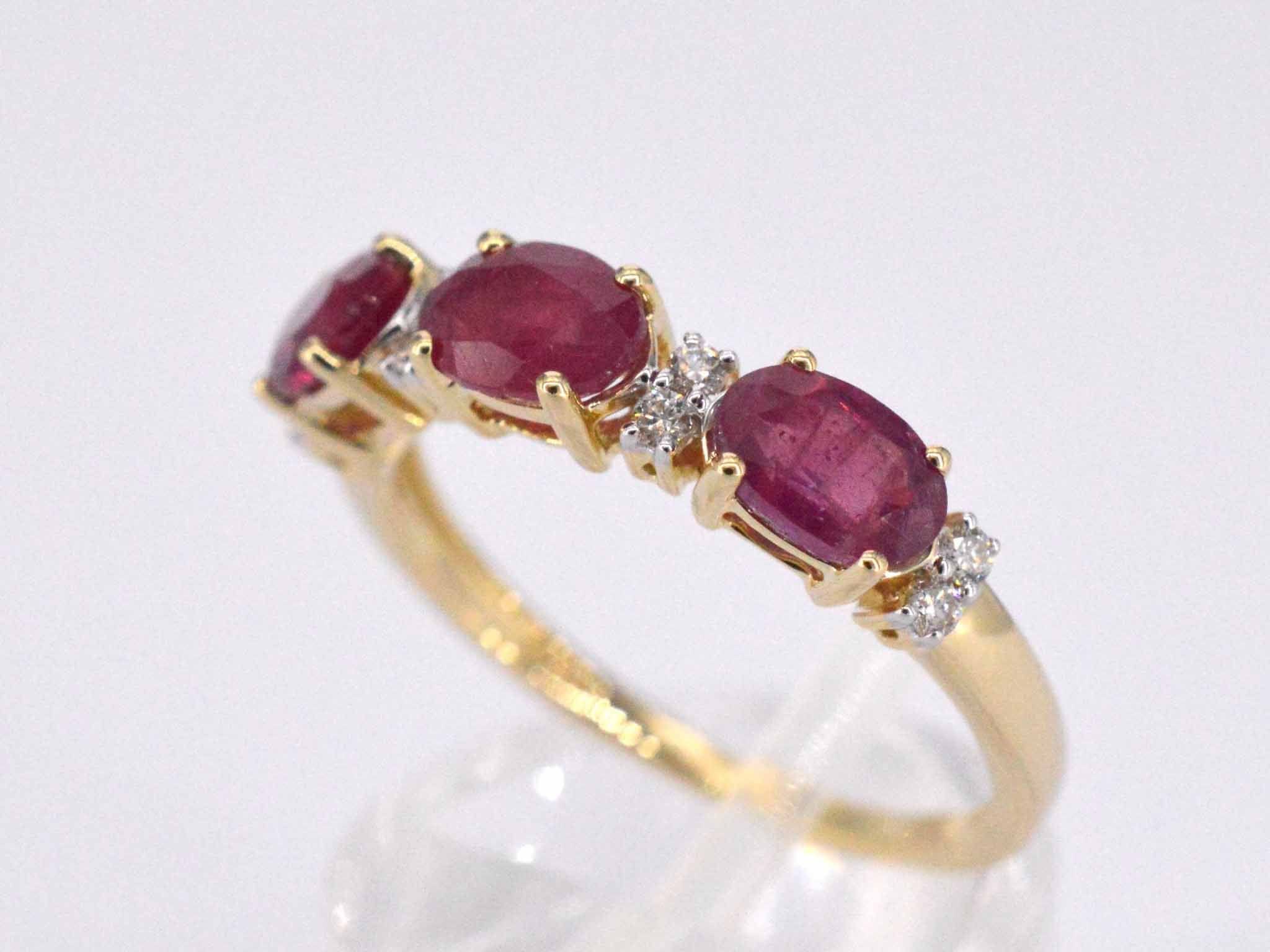 Gold ring with diamonds and ruby - Image 8