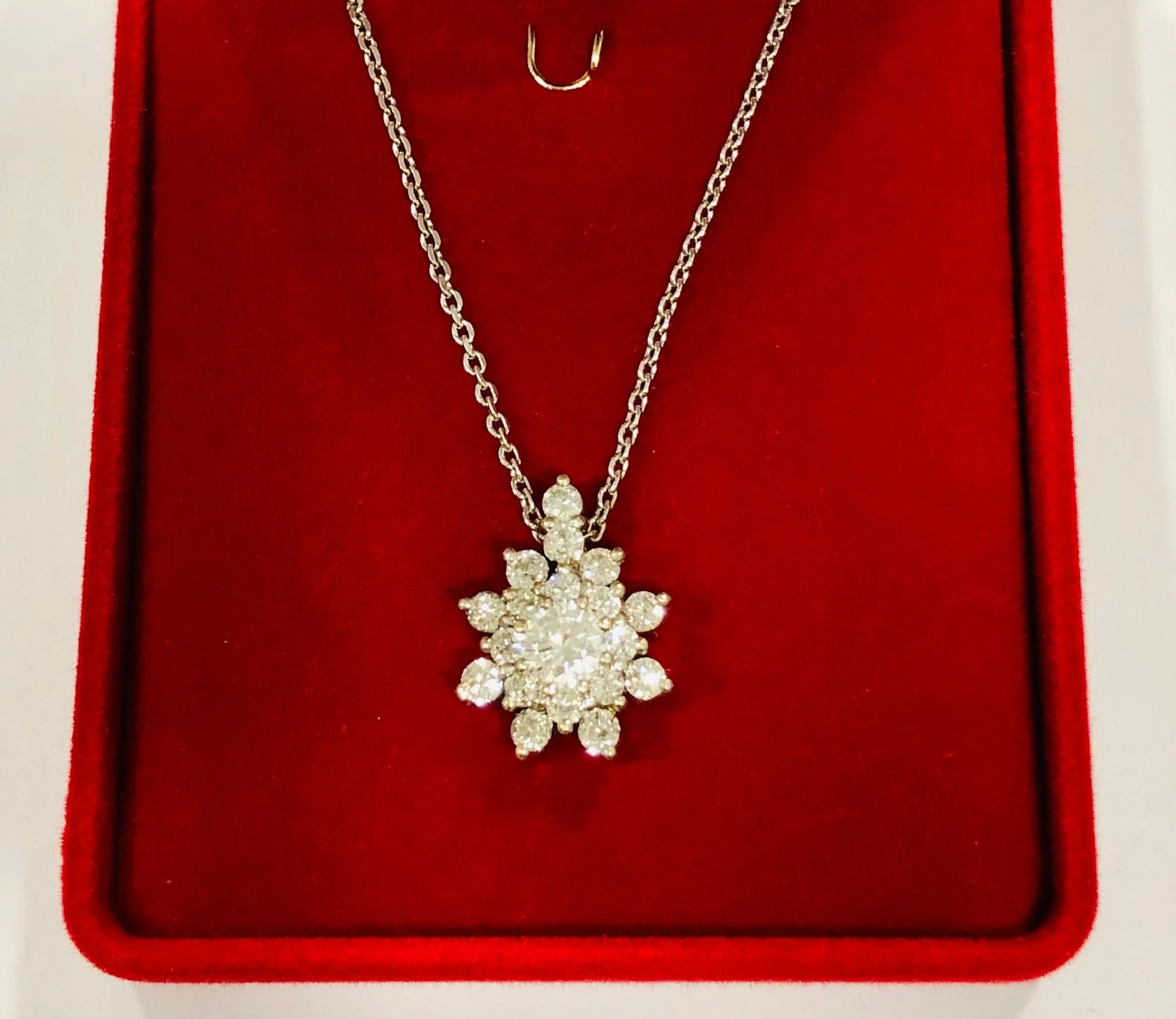 Star diamond necklace