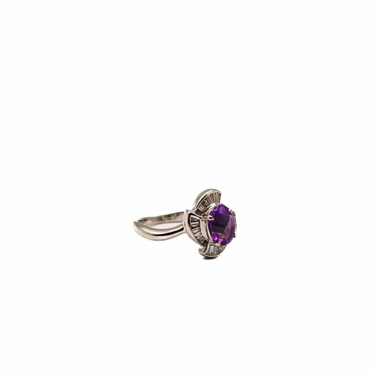 White gold ring with amethyst  - Image 2