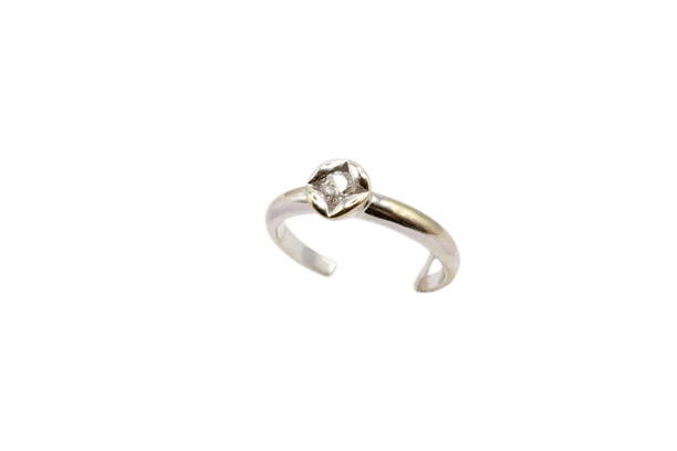 Ring Solitaire flower in white gold and 0.10 ct diamond 