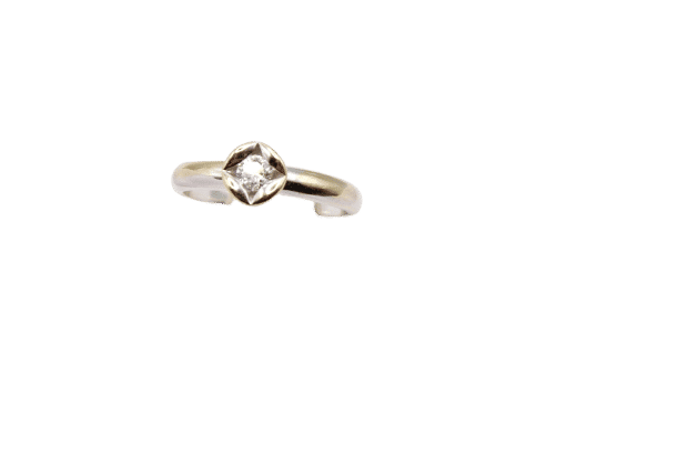 Ring Solitaire flower in white gold and 0.10 ct diamond  - Image 7