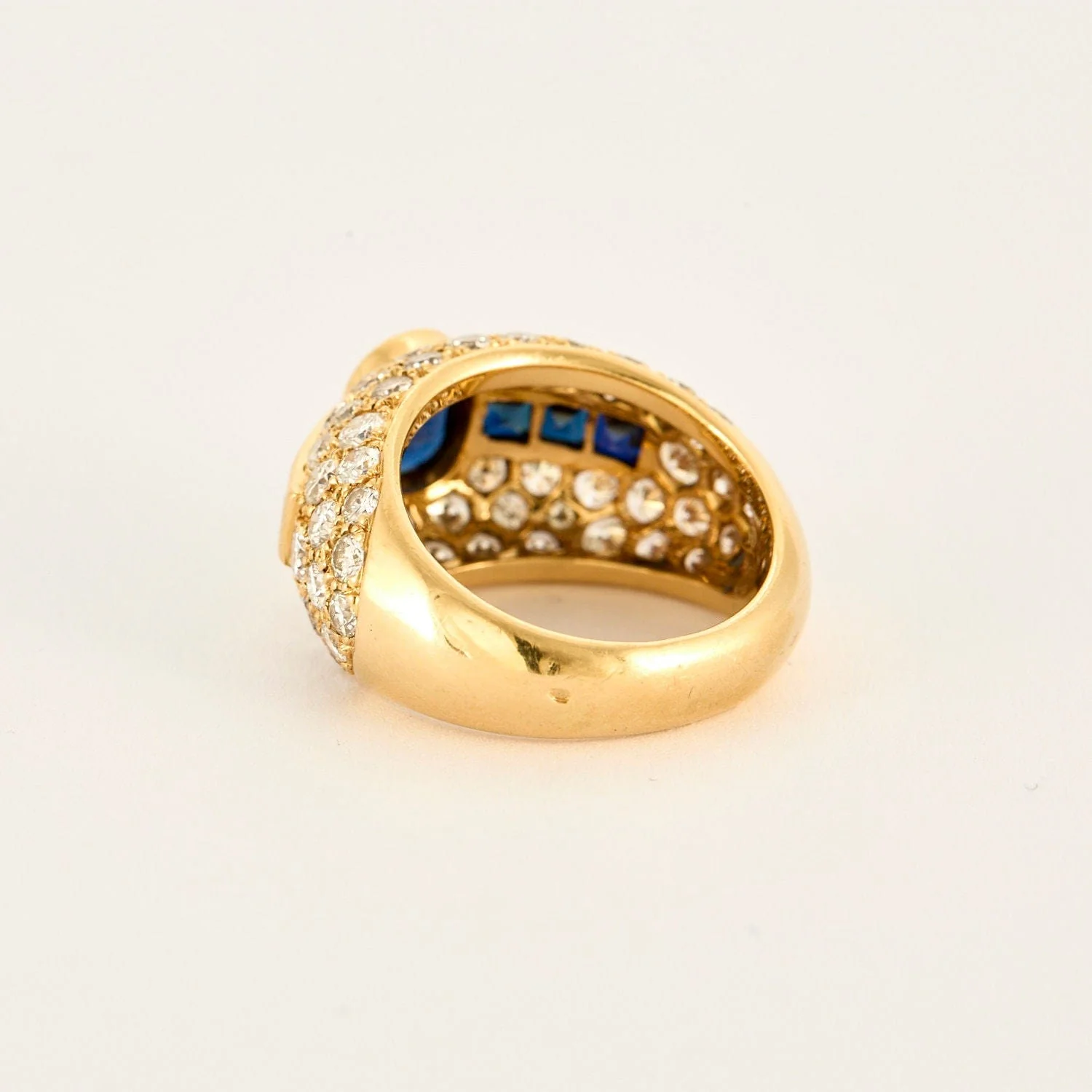 Yellow gold ring with sapphire diamond paving - Image 3