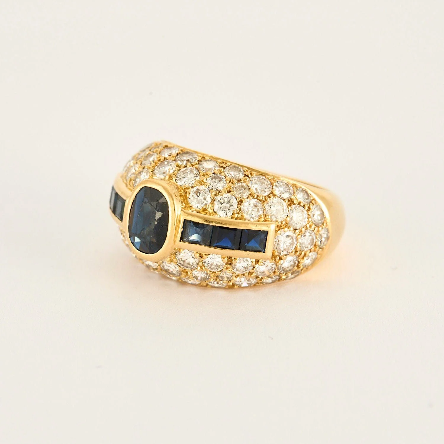 Yellow gold ring with sapphire diamond paving - Image 4