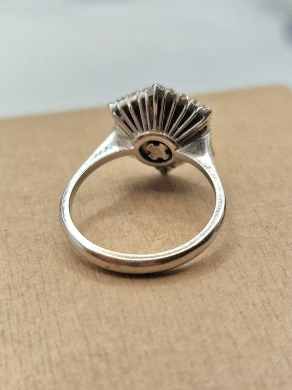 Solitaire ring in white gold and enamel, adorned with a diamond.  - Image 8