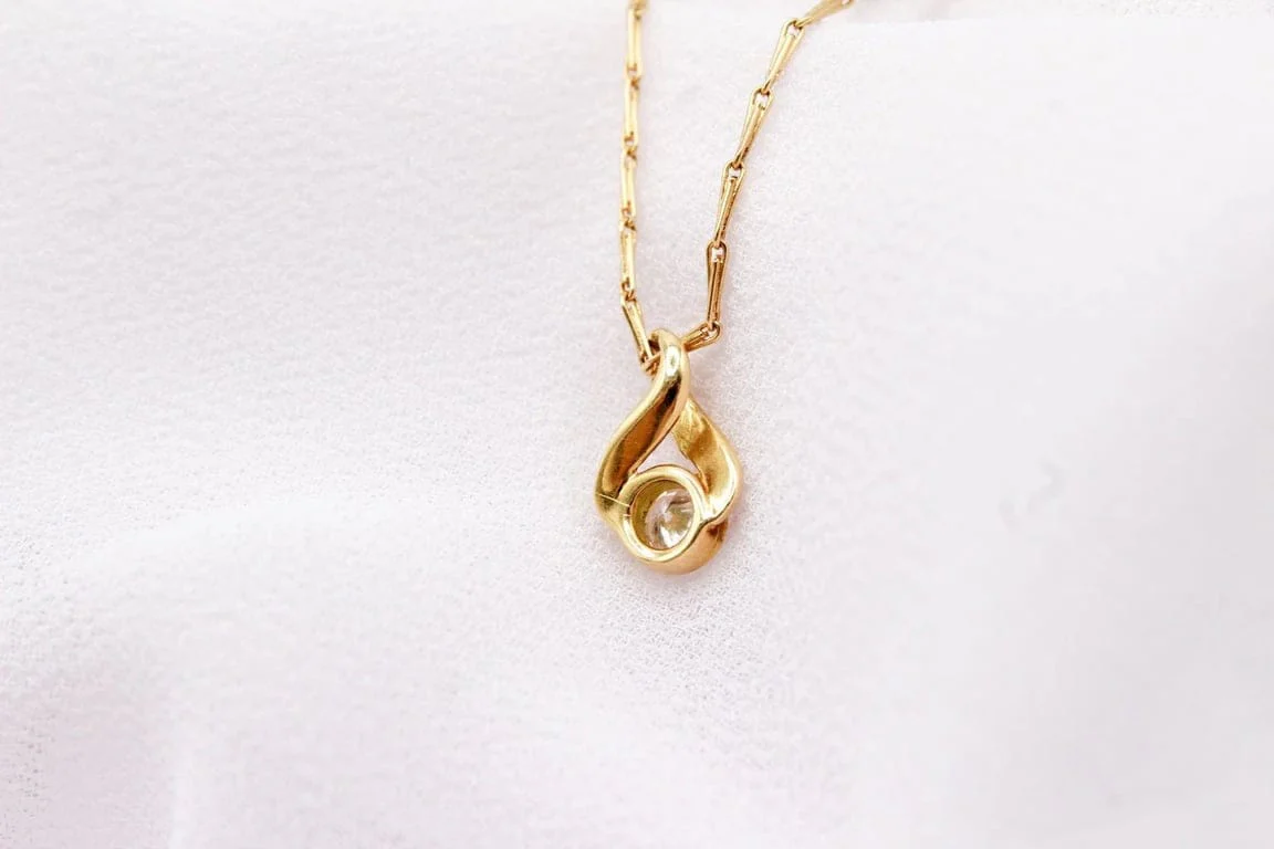 Yellow gold diamond hoop pendant  - Image 4