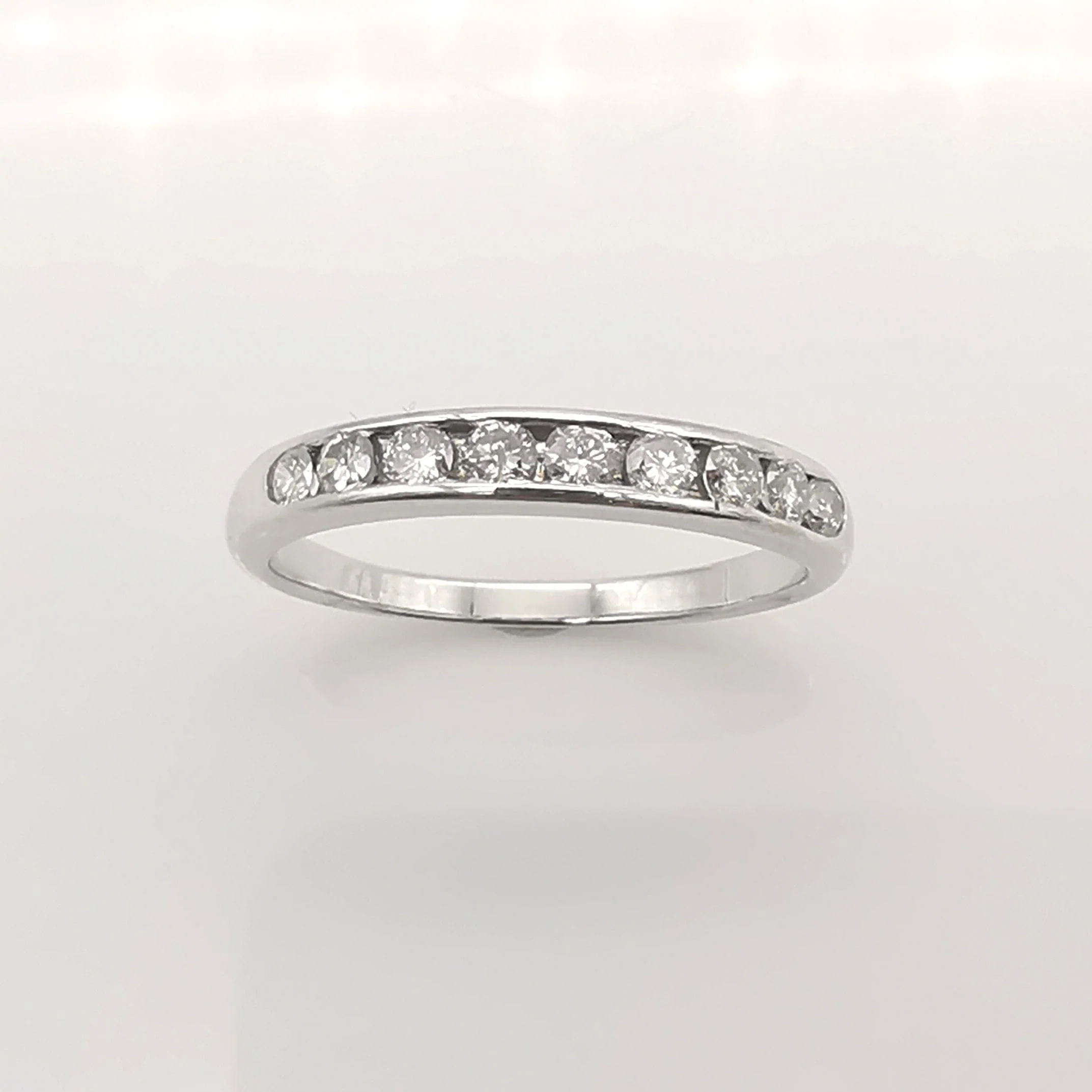 Gold and diamond wedding ring - Image 4