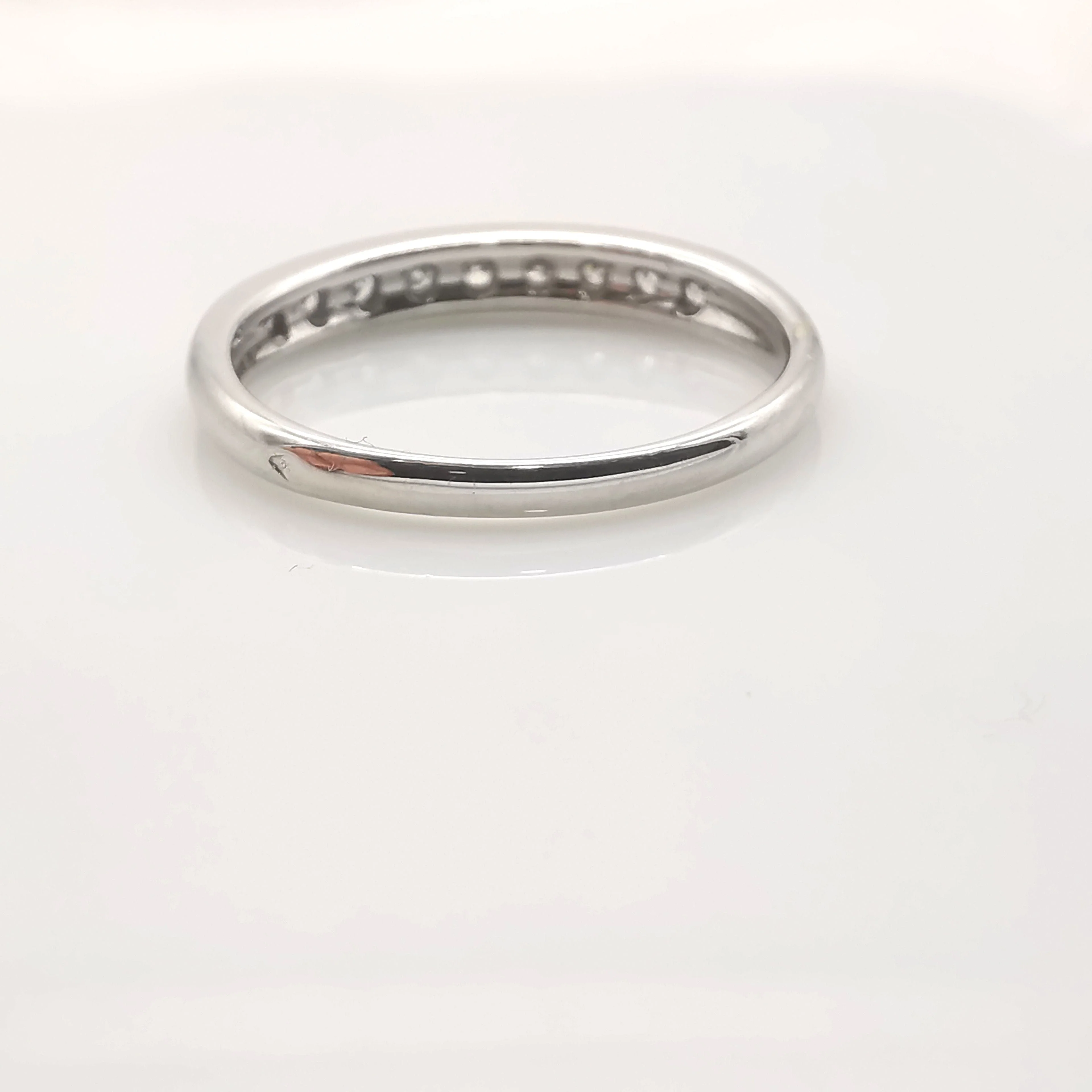 Gold and diamond wedding ring - Image 5