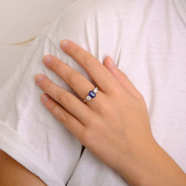 Sapphire Ring with Diamonds - Image 2