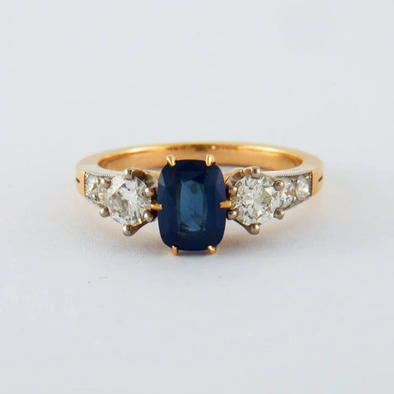 Sapphire Ring with Diamonds - Image 3