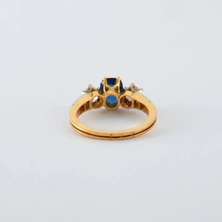 Sapphire Ring with Diamonds - Image 6
