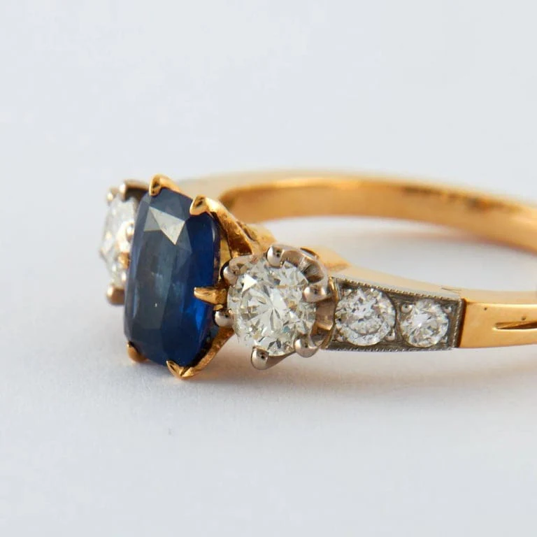 Sapphire Ring with Diamonds - Image 8
