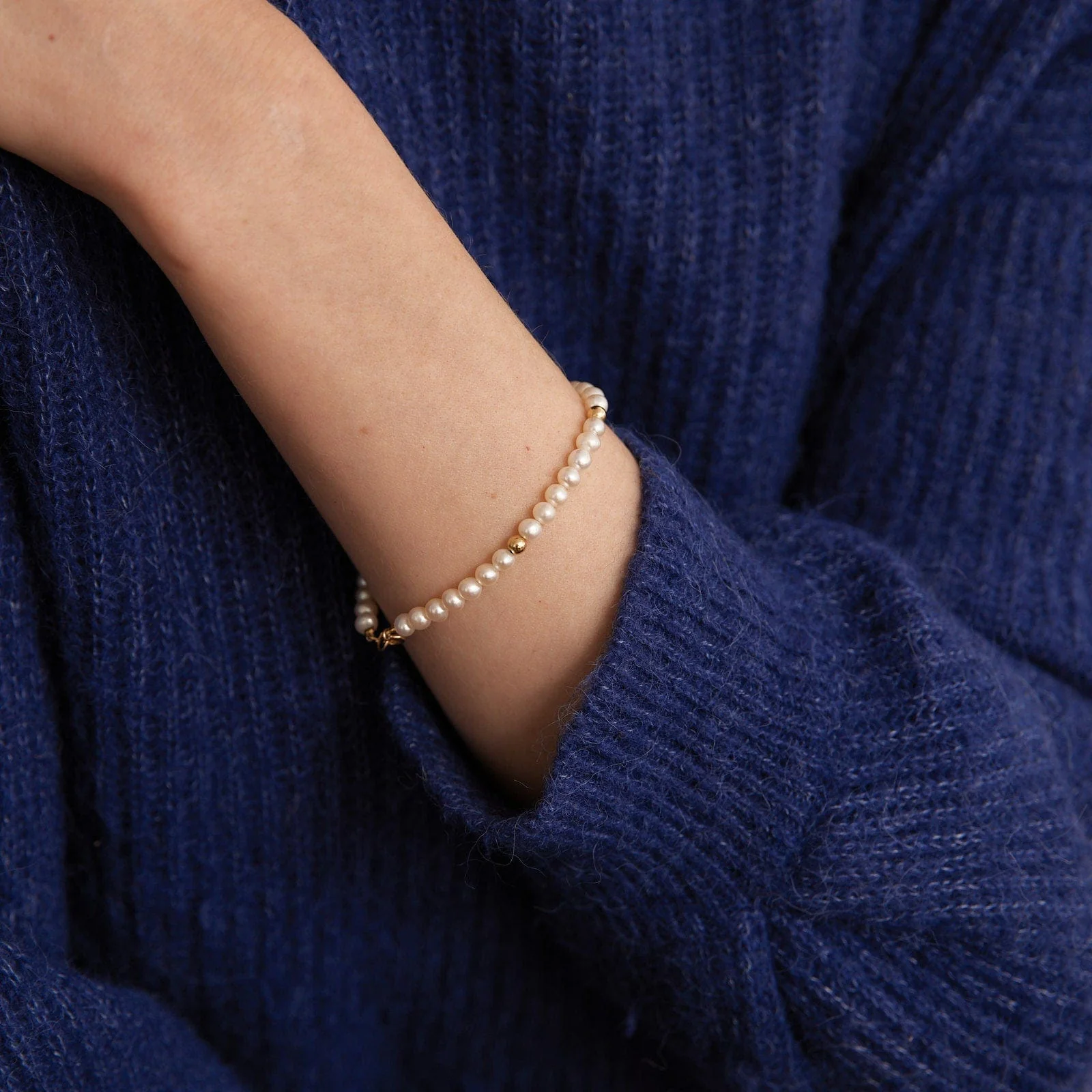 White pearl and yellow gold bracelet - Image 3