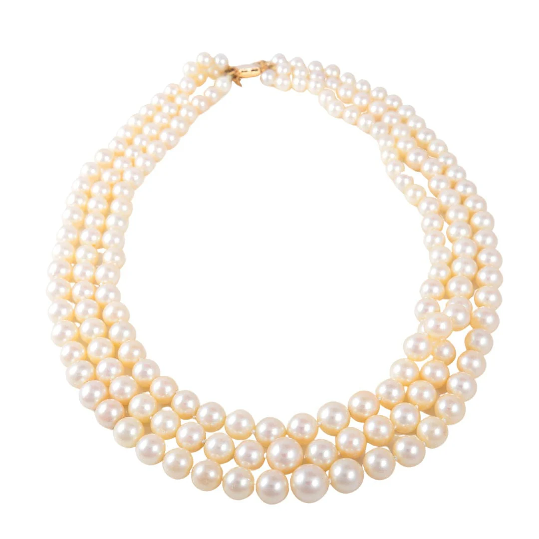 3 row pearl necklace