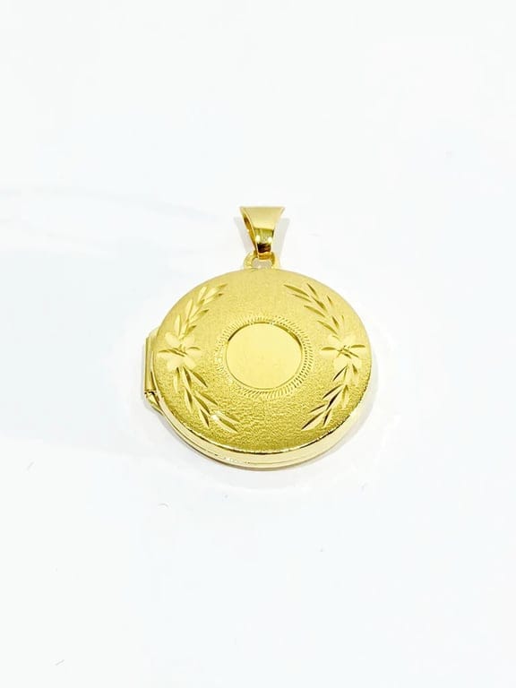 Gold photo pendant