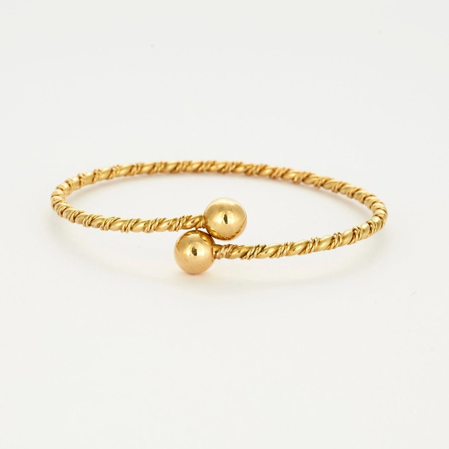 Yellow gold bangle