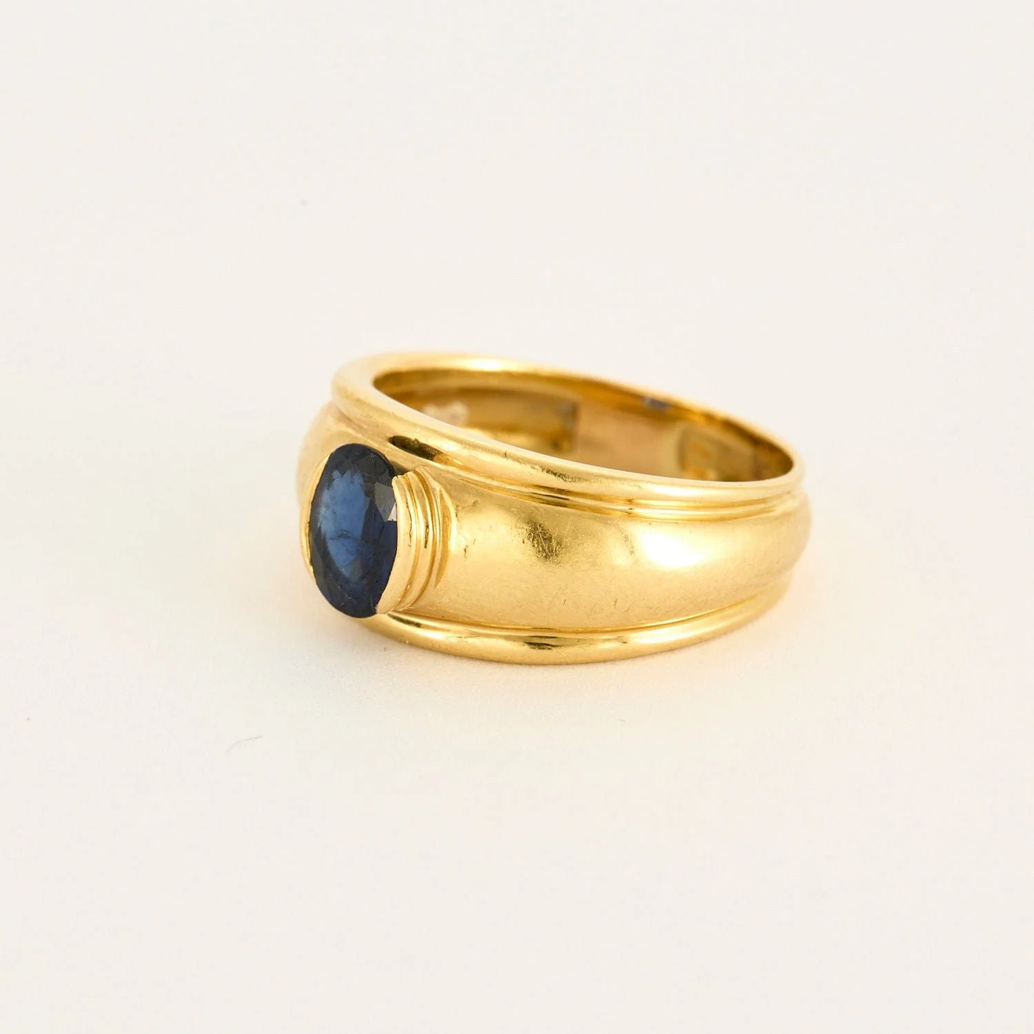 Yellow Gold Sapphire Ring - Image 4