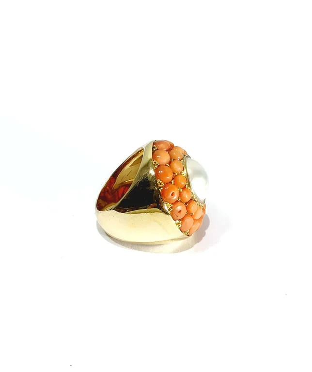 Coral pearl ring with central pearl in 18-carat yellow gold - Image 7