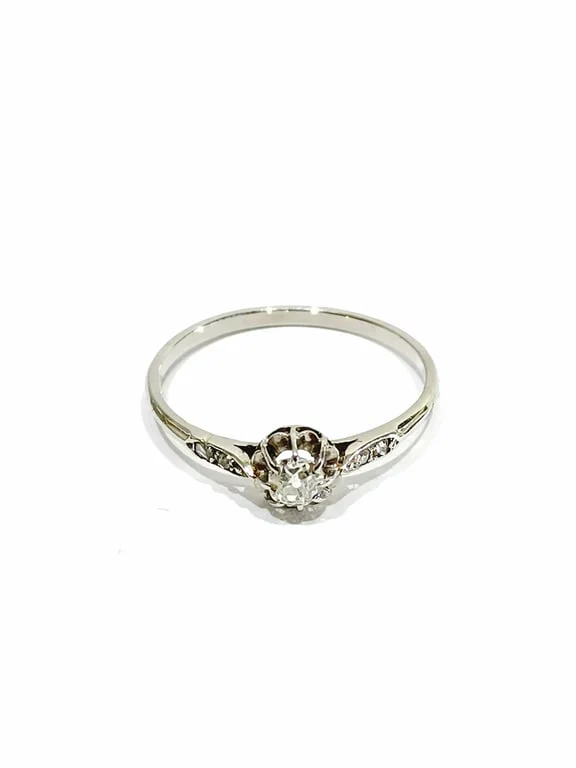 Solitaire in platinum and diamonds