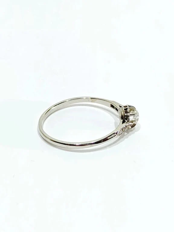 Solitaire in platinum and diamonds - Image 11