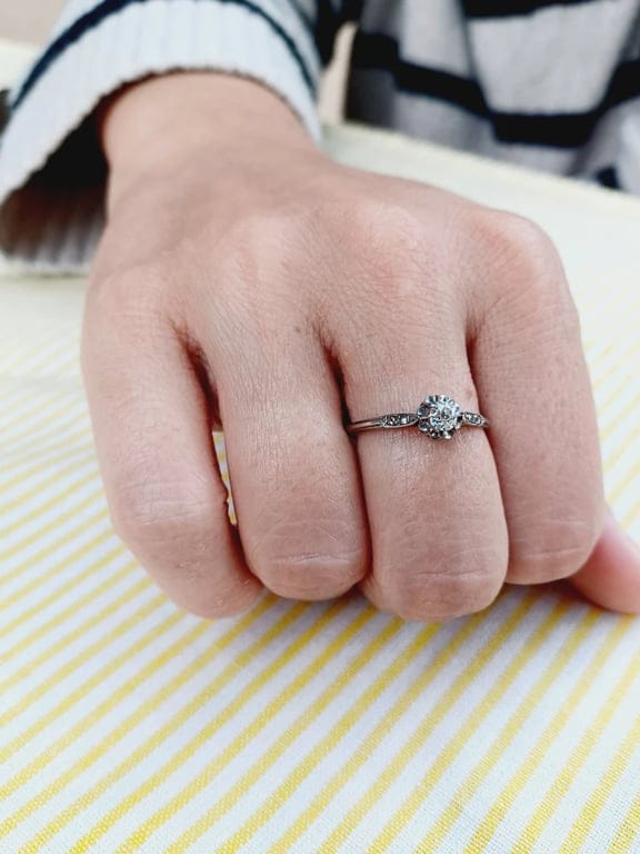 Solitaire in platinum and diamonds - Image 14